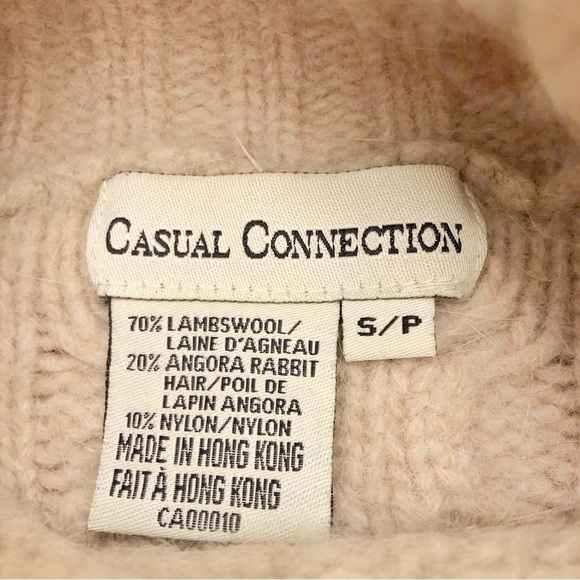 Vintage Lambs Wool & Angora Minimalist Beige Cable Knit Turtle Neck Sweater. - Picture 4 of 12